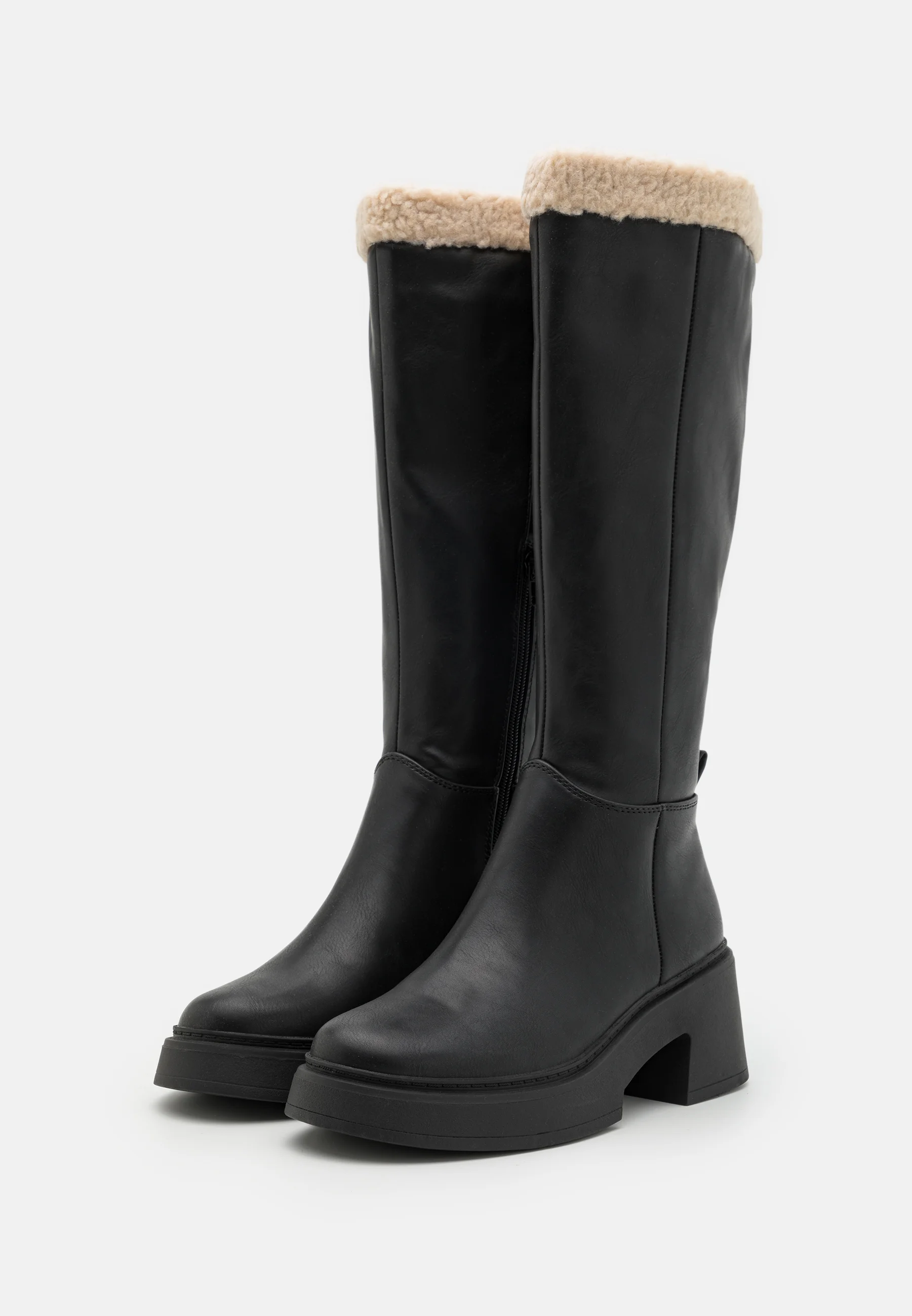 Botas de plataforma pares e impares