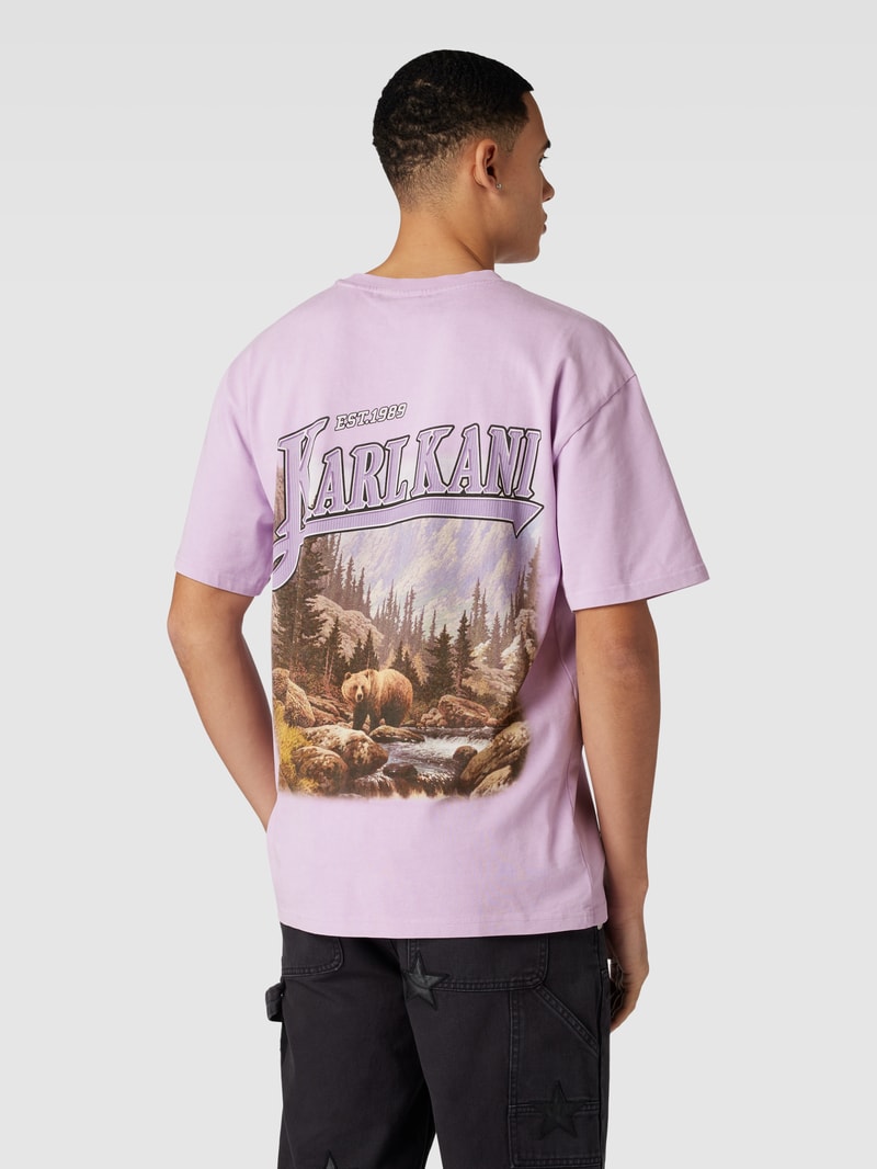T-Shirt mit rückseitigem Label- und Motiv-Print in flieder