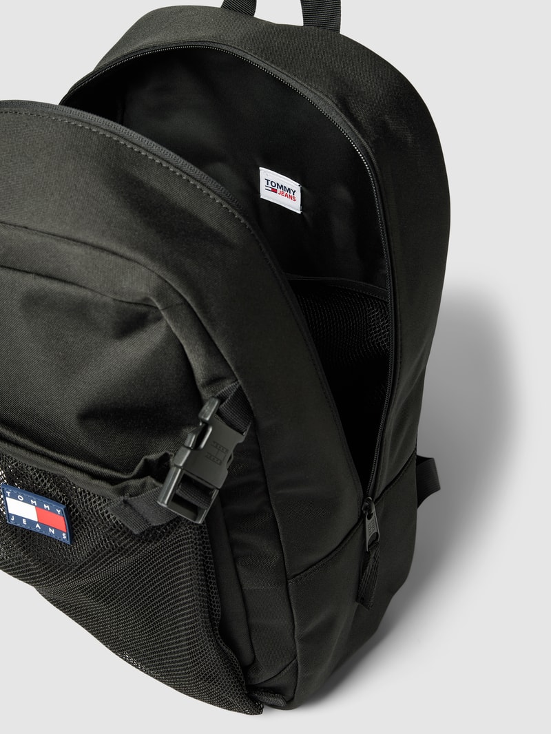 Rucksack mit Label-Patch in schwarz
