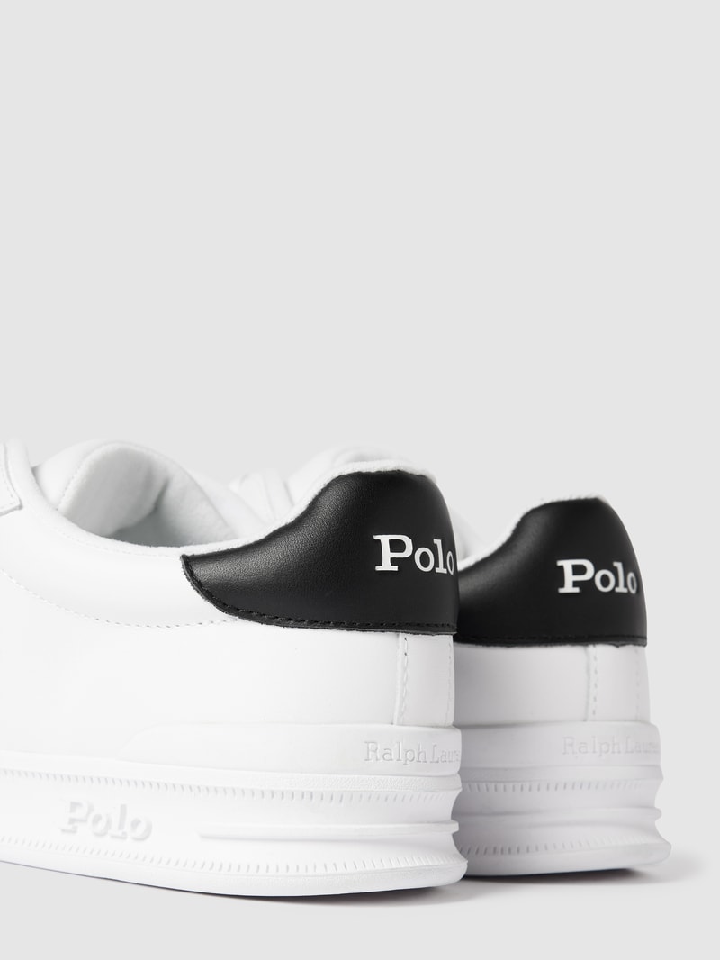 Sneaker mit Label-Print in weiß