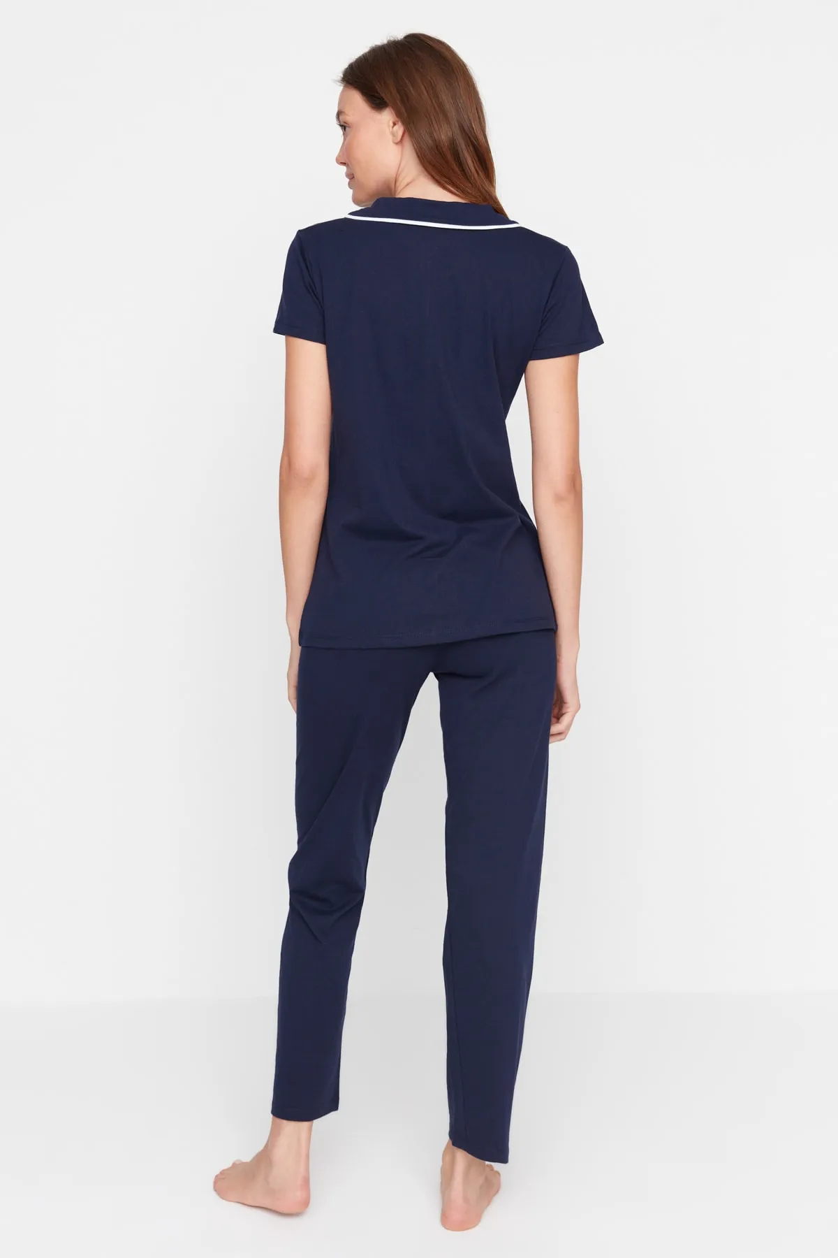 Trendyol Collection  Marineblaues, mit Baumwollpaspeln versehenes, gestricktes Pyjama-Set aus Hemd und Hose THMAW22PT1038