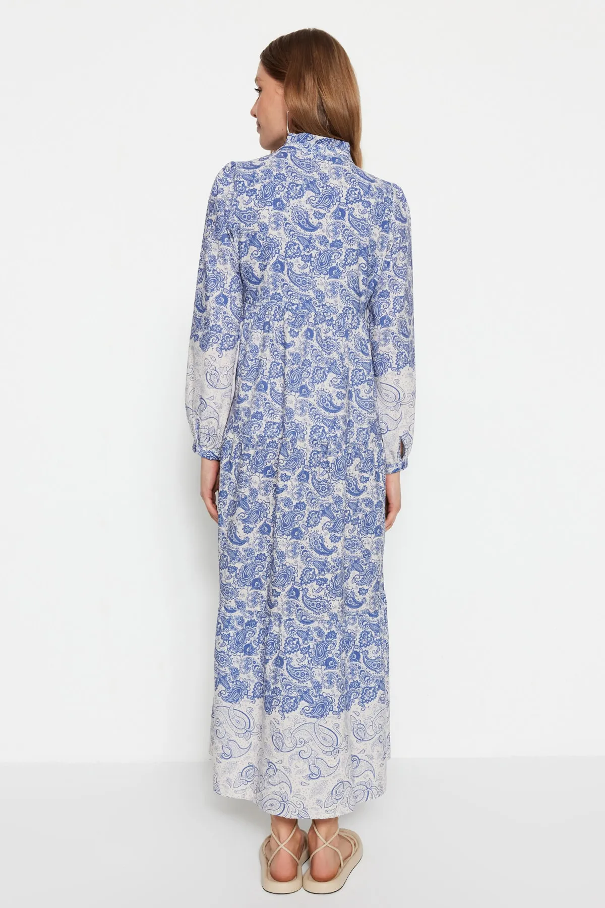 Trendyol Modest  Blaues, gewebtes Hemdkleid mit ethnischem Muster und vorherrschendem Kragen in Leinenoptik TCTSS23EB00286