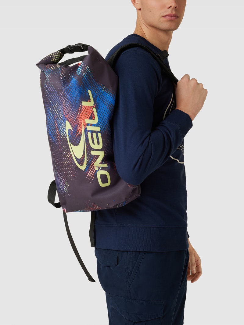 Rucksack mit Label-Patch in schwarz