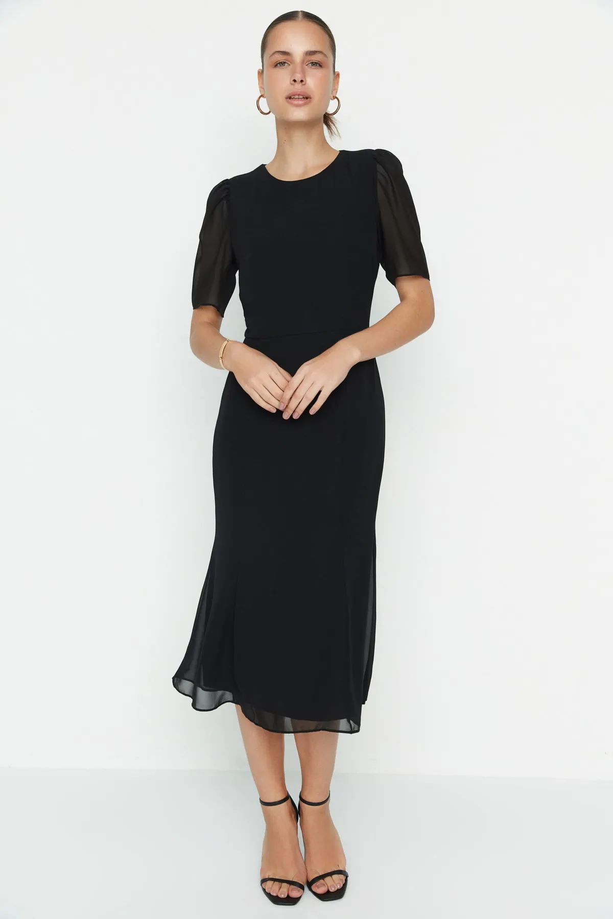 Trendyol Collection  Schwarzes gewebtes Midikleid aus Chiffon mit Volantfutter TWOSS22EL2771