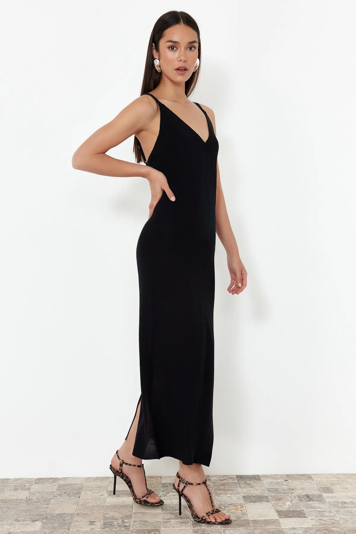 Trendyol Collection  Schwarzes Maxi-Strick-Basic-Kleid TWOSS20EL1574