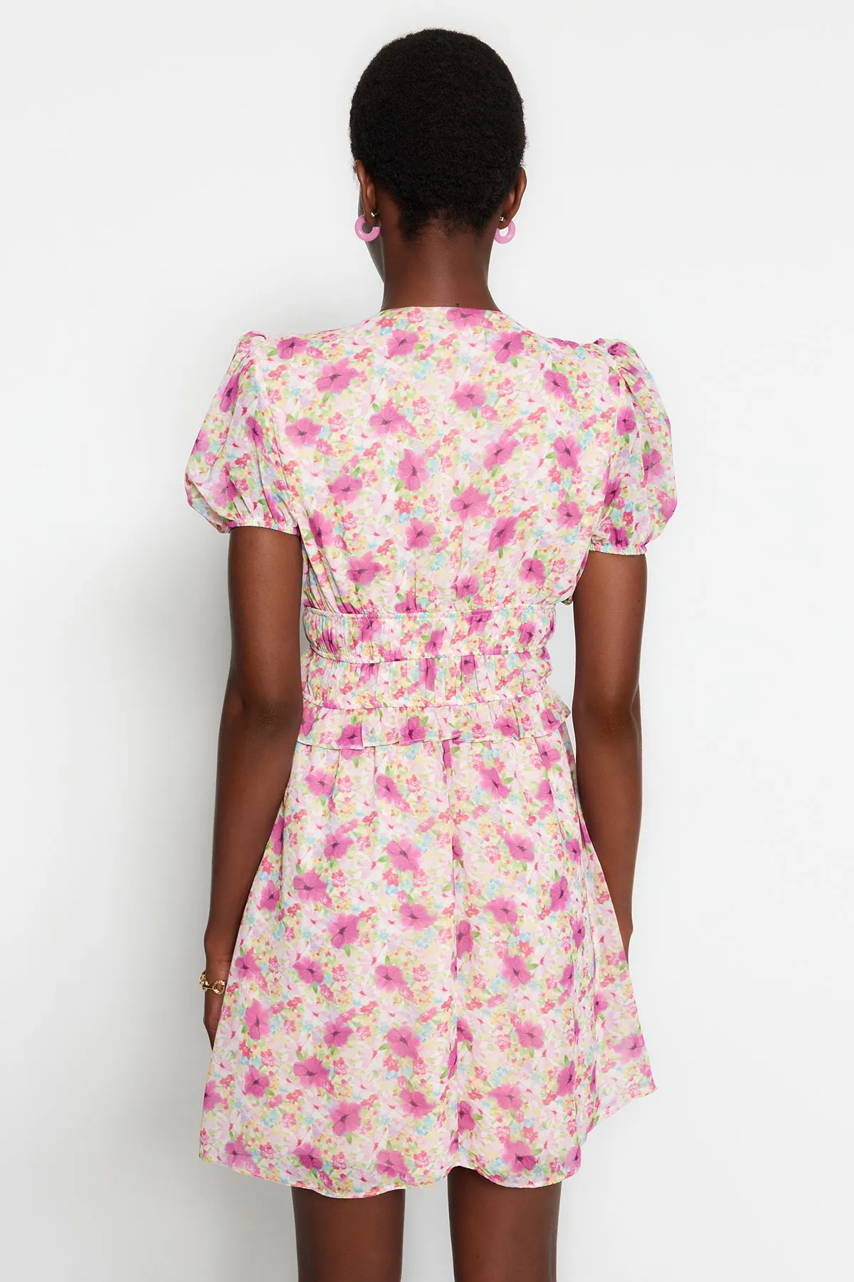 Trendyol Collection  Rosa Taillen-Minikleid aus gewebtem, gefüttertem Gimped-Webstoff TWOSS23EL01374