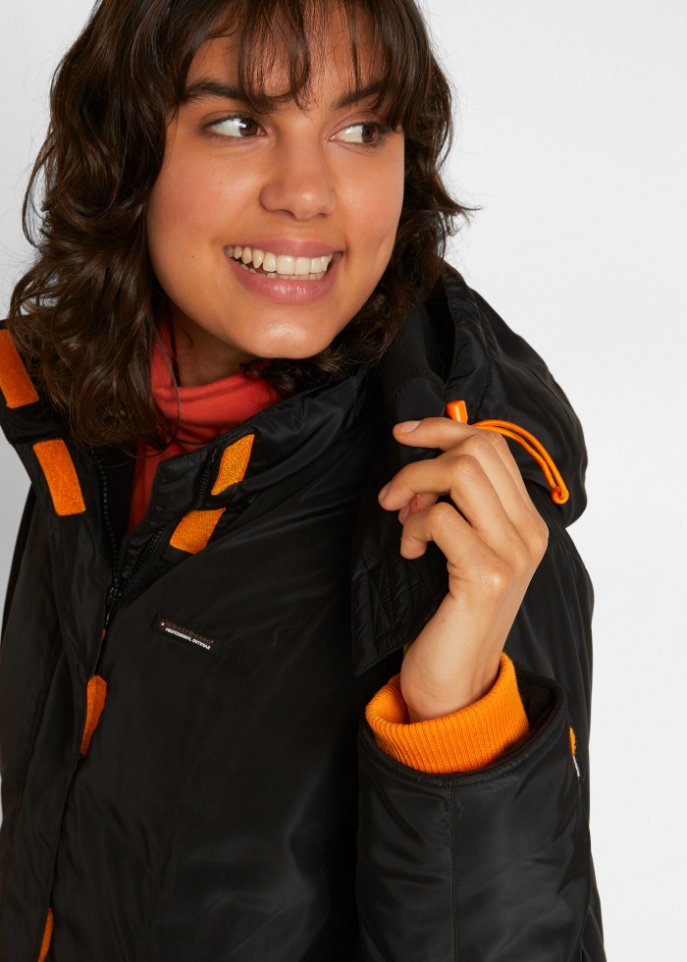 Jacke mit abnehmbarer Kapuze
