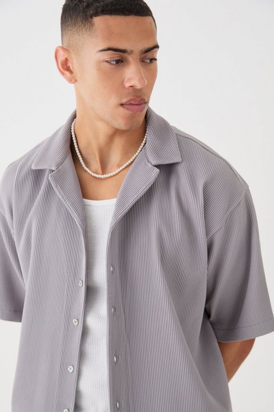 Kurzärmliges Oversize Hemd und Shorts