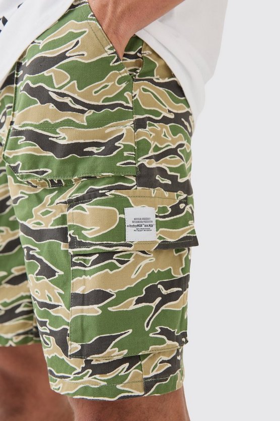 Lockere Camouflage Cargo-Shorts