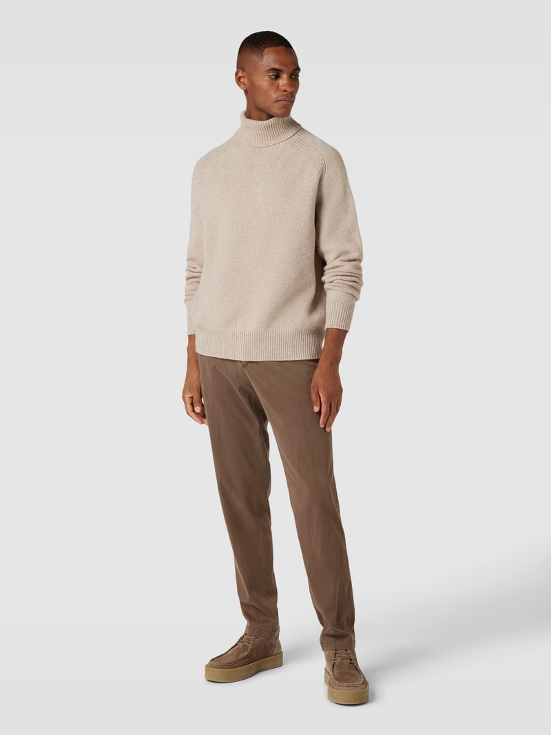 Slim Fit Chino mit französischen Eingrifftaschen in mittelbraun