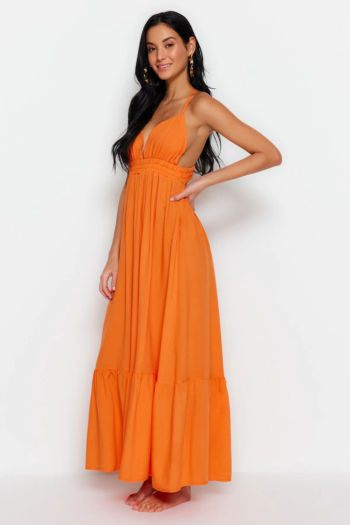 Trendyol Collection  Orangefarbenes, gewebtes, rückenfreies Maxi-Strandkleid TBESS23EL00244