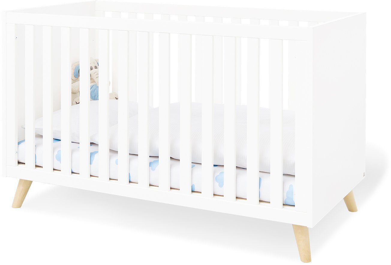 Pinolino® Babyzimmer-Komplettset Move, (Set, 4-St., Kinderbett, Wickelkommode, Kleiderschrank, Wandregal), breit groß; mit Kinderbett, Wickelkommode & Wandregal