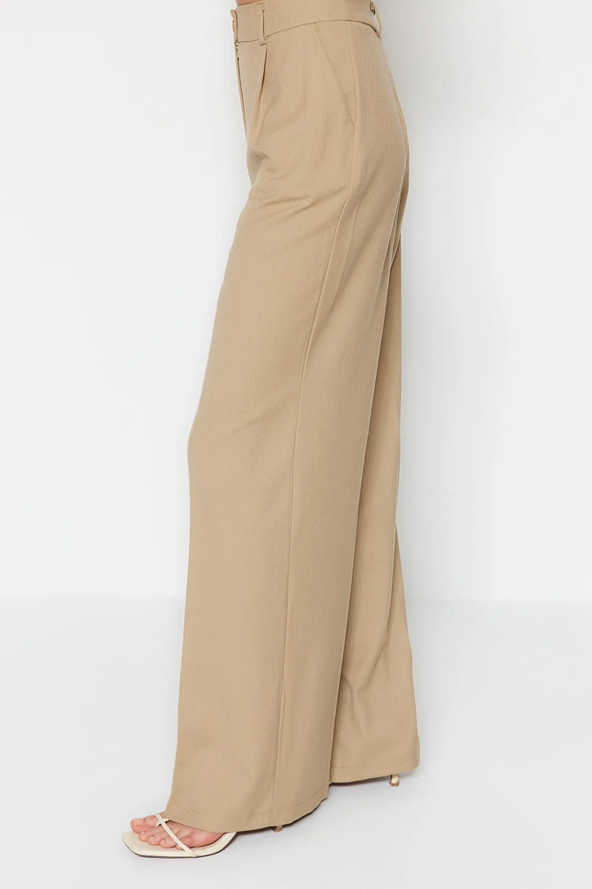 Trendyol Collection  Khakifarbene Hose mit weitem Bein zum Aufbügeln, TWOSS23PL00326