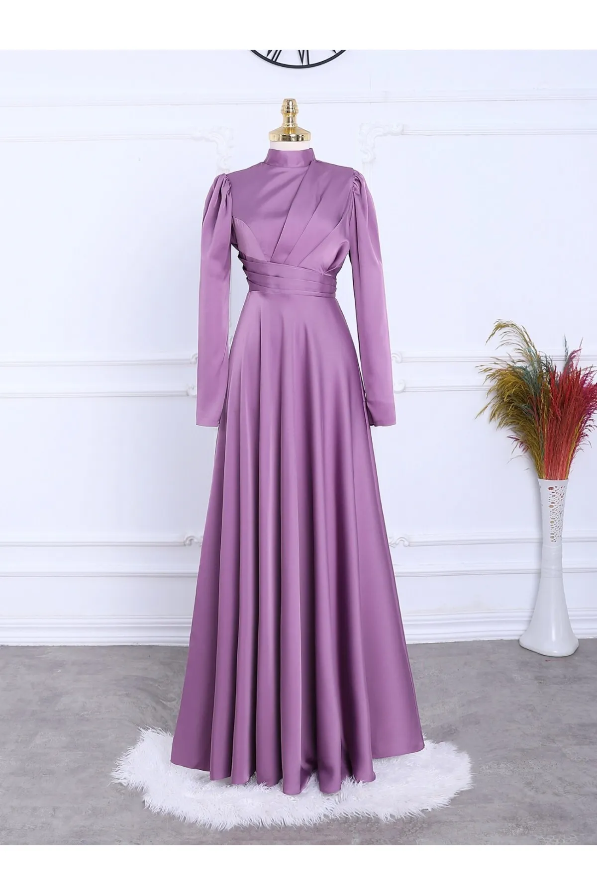 Modamorfo  Abendkleid aus Satin mit Falten vorne