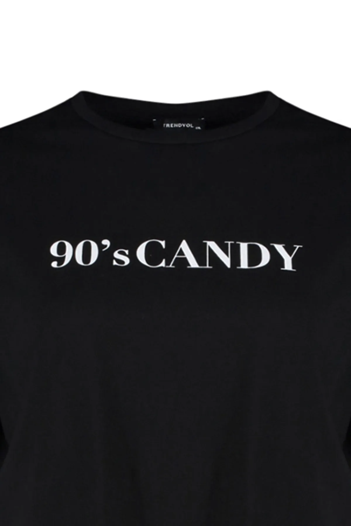 Trendyol Curve  Schwarzes, weit geschnittenes, bedrucktes Strick-T-Shirt mit Rundhalsausschnitt TBBSS23BF00015