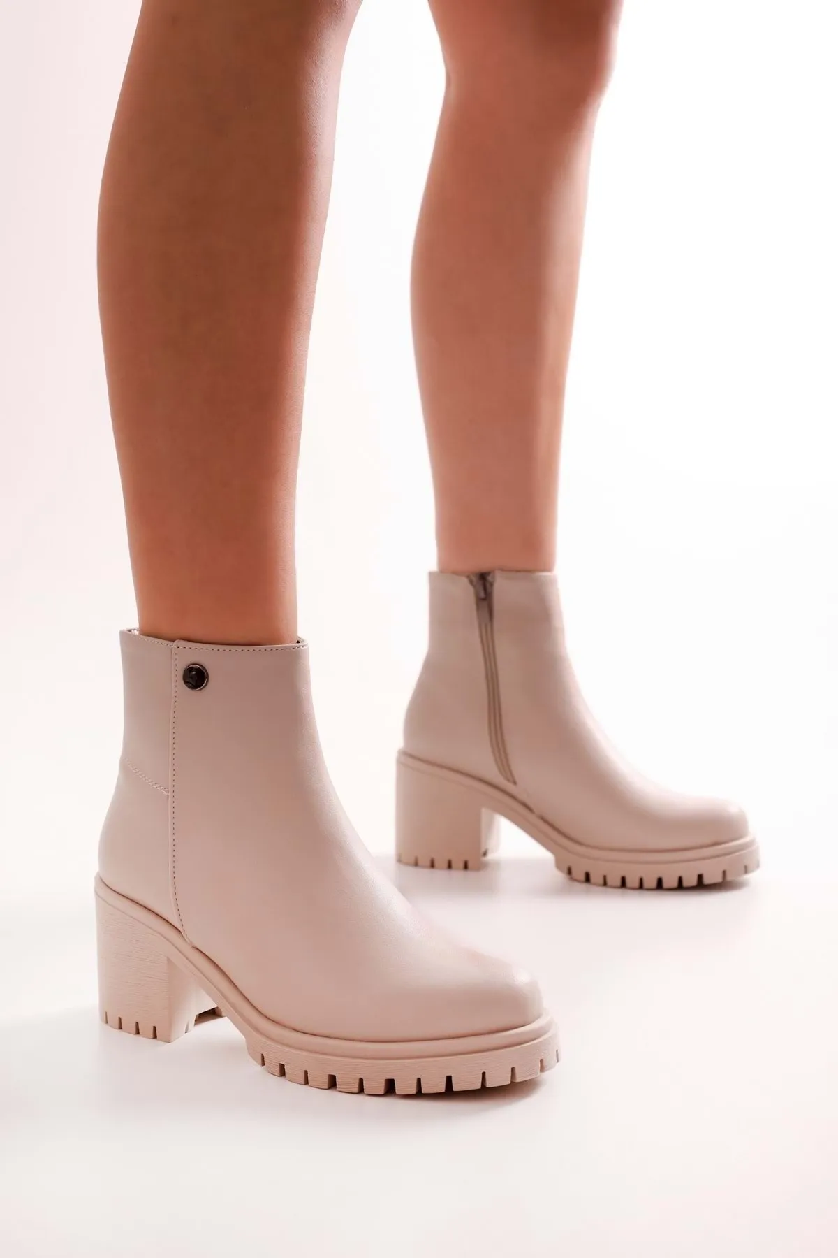 Shoeberry  Damen Aycen Beige Skin Stiefel Beige Skin