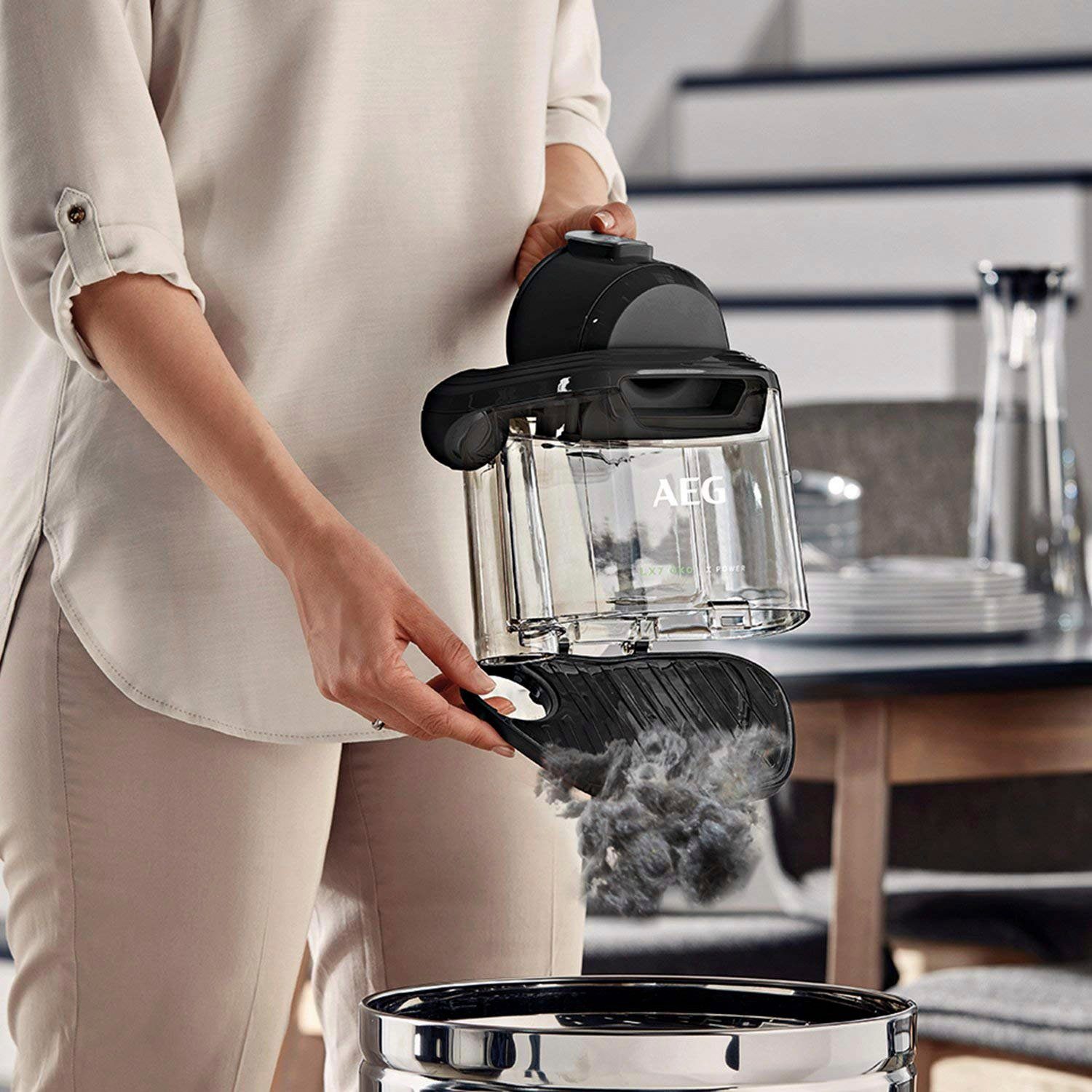 AEG Bodenstaubsauger LX7-2-ÖKOX, 750 W, beutellos, bis zu 92% recycelbar