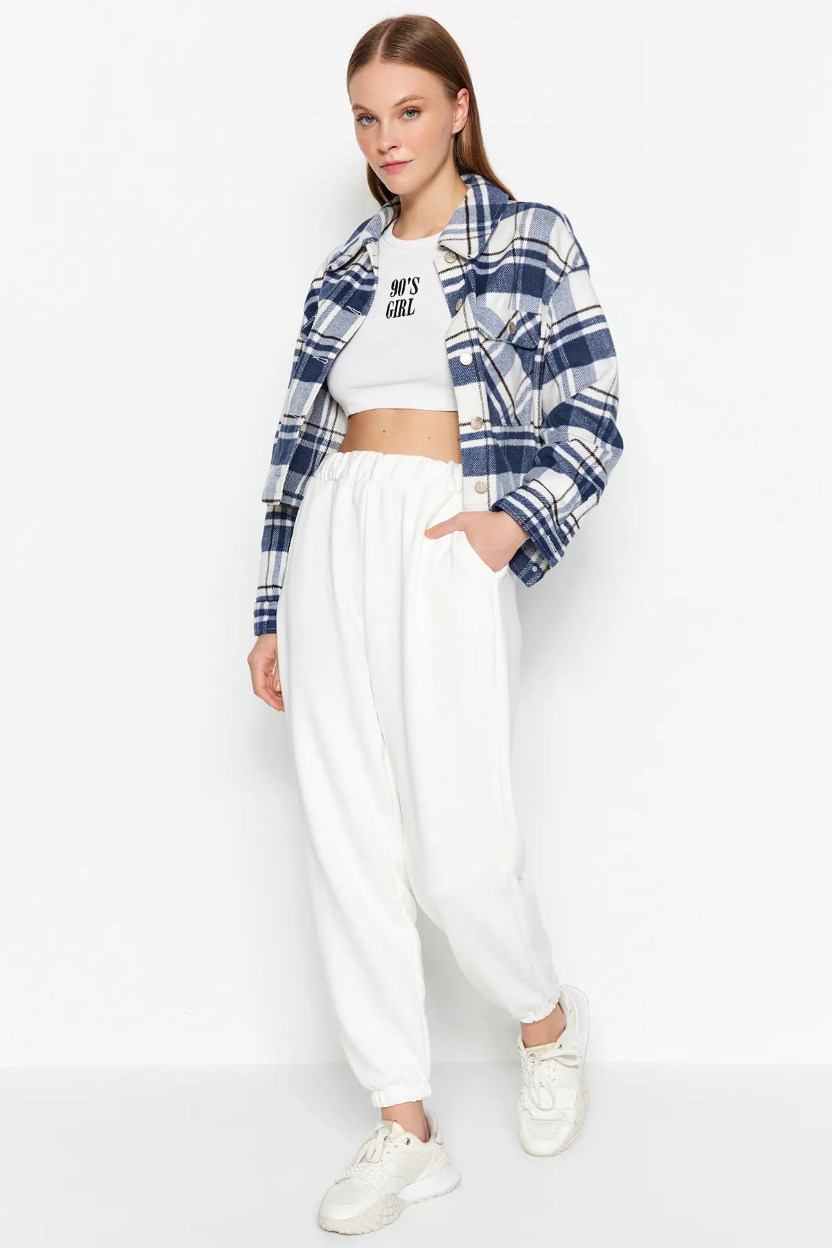 Trendyol Collection  Ecrufarbene, dicke Jogginghose aus Ballon-Jogginghose aus Strick TWOAW24EA00030