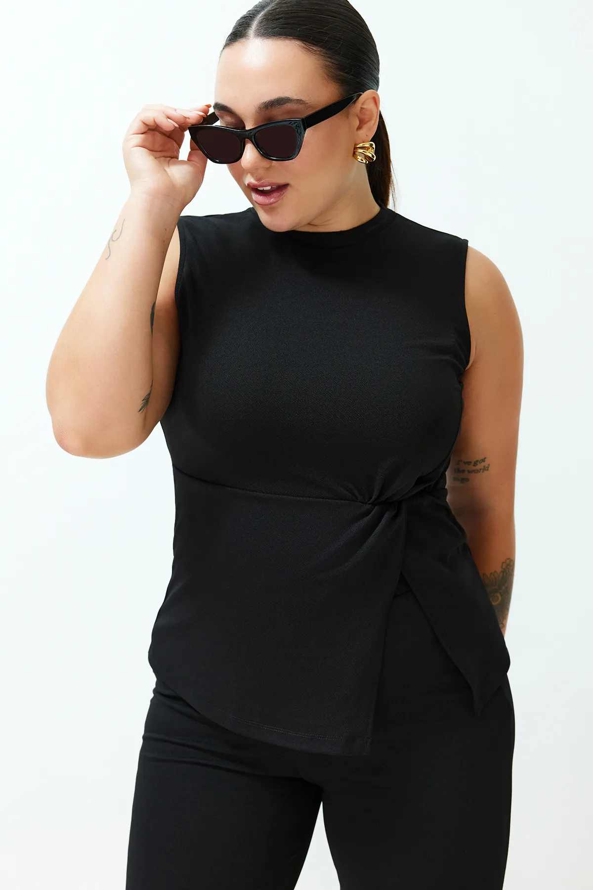 Trendyol Curve  Set aus schwarzem, geschlitztem, detailliertem Strickober- und -unterteil TBBSS24CP00001