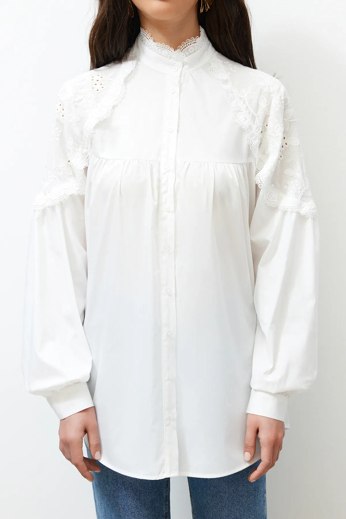 Trendyol Modest  Ecrufarbenes, besticktes Hemd aus gewebter Baumwolle TCTSS24TG00026