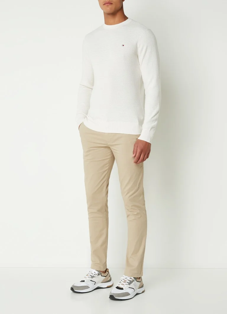 Pantaloni chino slim fit de la Tommy Hilfiger Bleecker 1985, confecționați dintr-un amestec de bumbac organic.