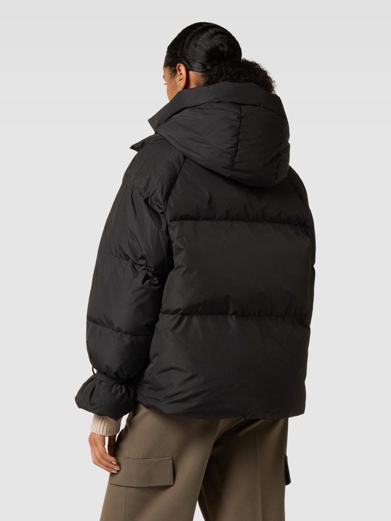 Steppjacke mit Kapuze in schwarz