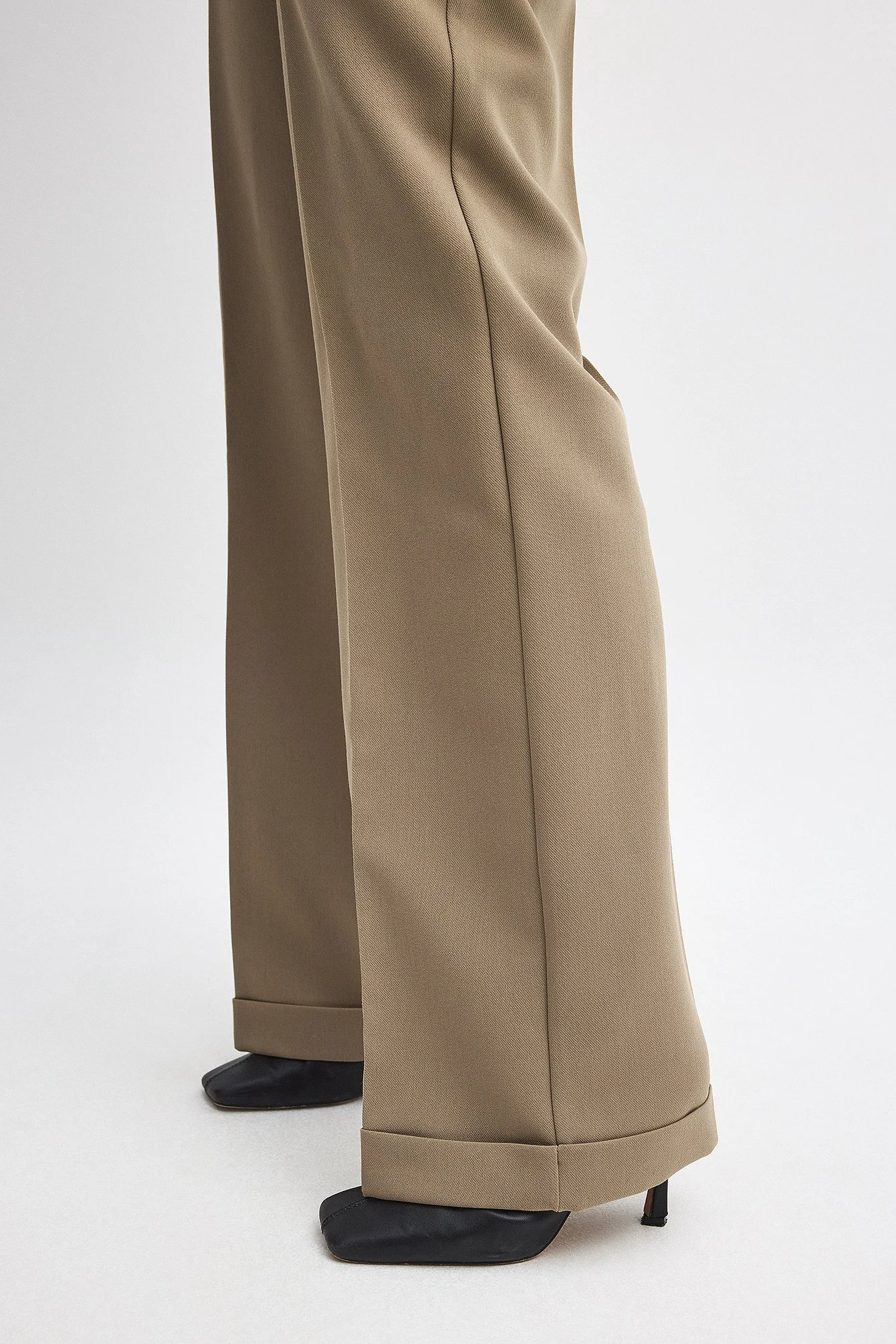 Figurbetonte Anzughose mit mittelhoher Taille