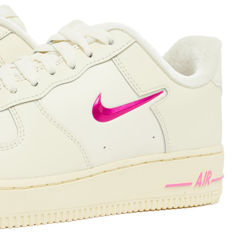 NIKE Wmns Air Force 1 ’07 SE 