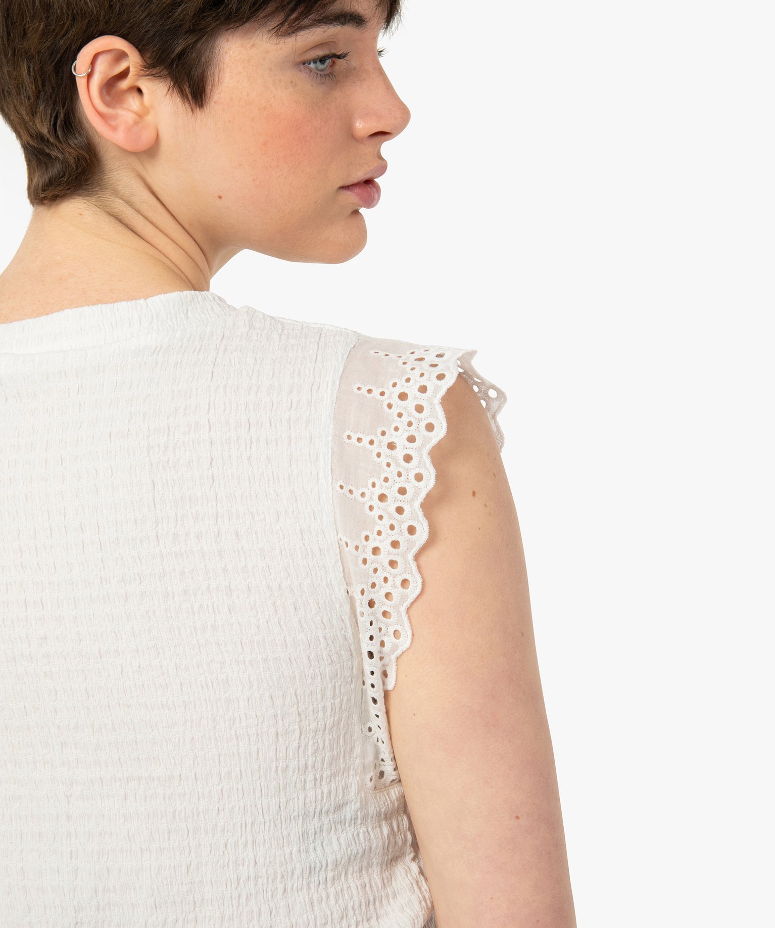 Tee-shirt femme sans manches en matière texturée ecru | GEMO