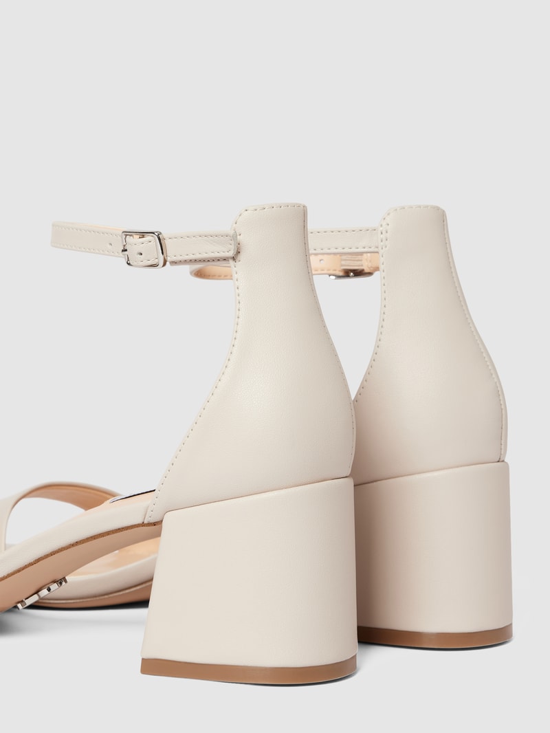 Sandalette mit Blockabsatz in sand