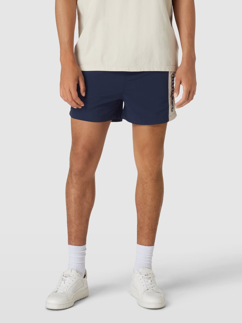 Shorts mit seitlichen Eingrifftaschen in marineblau