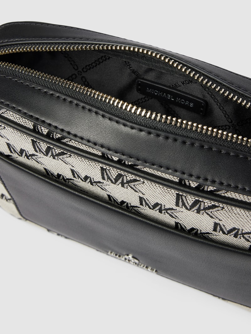 Umhängetasche mit Allover-Logo Modell 'MAEVE' in schwarz