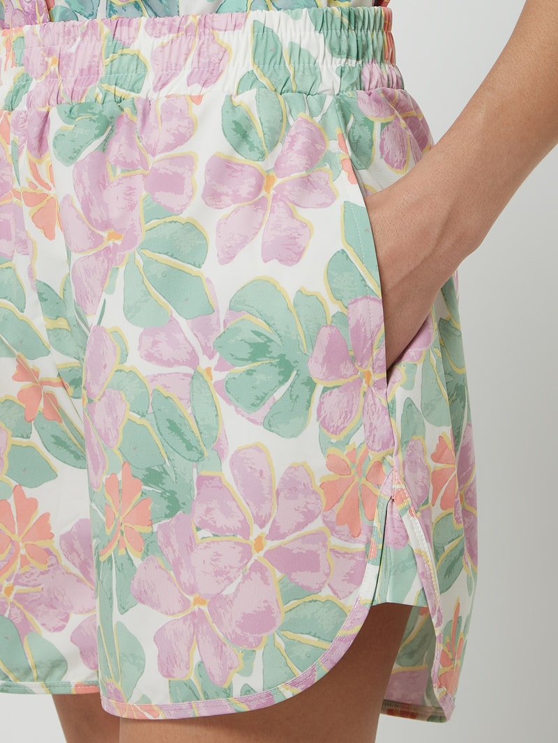 Shorts mit floralem Muster in purple