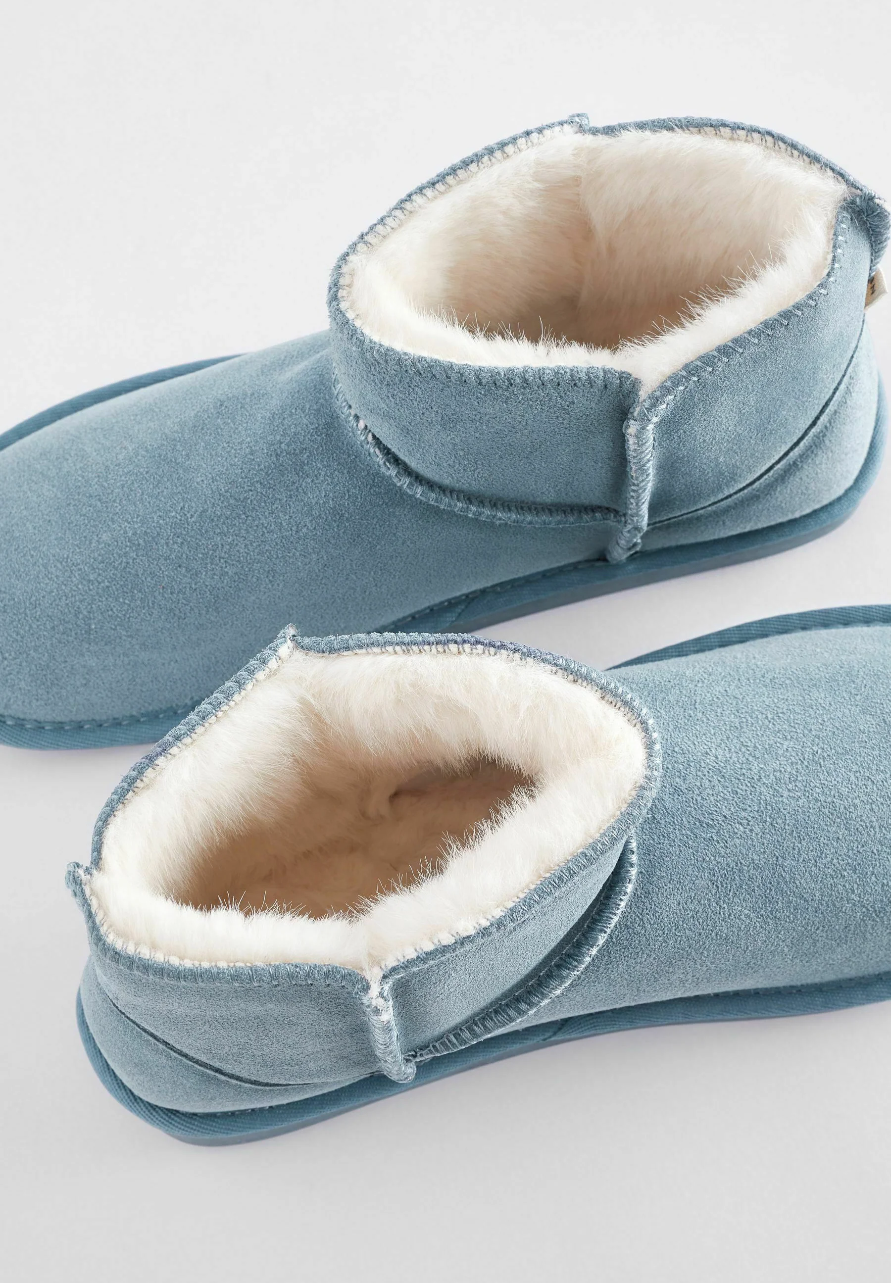 Siguiente REGULAR FIT - Pantuflas