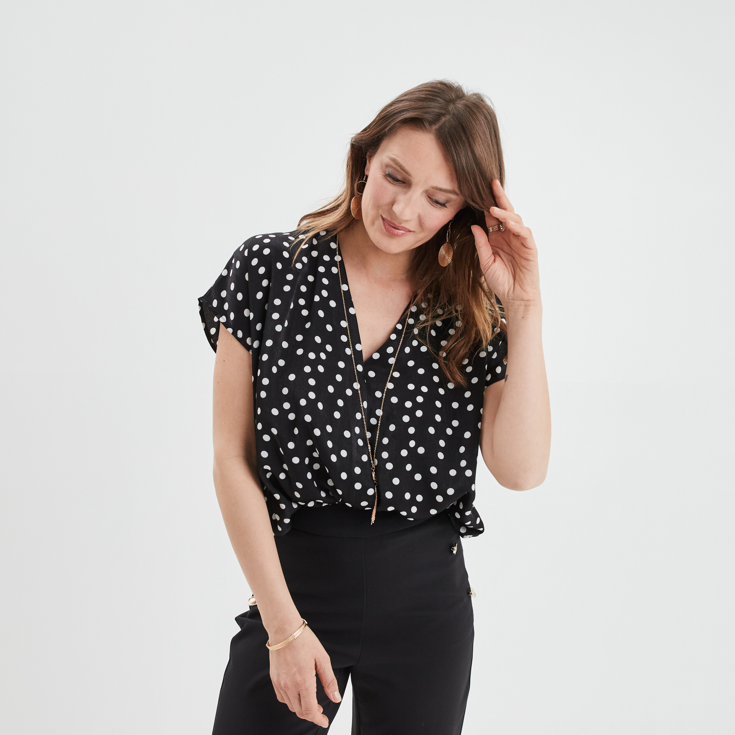 Blouse bijoux col en V manches courtes noir femme | La Halle