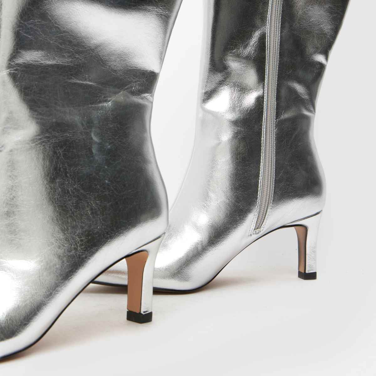 Schuh Dottie – Silverfärgade knähöga stövlar