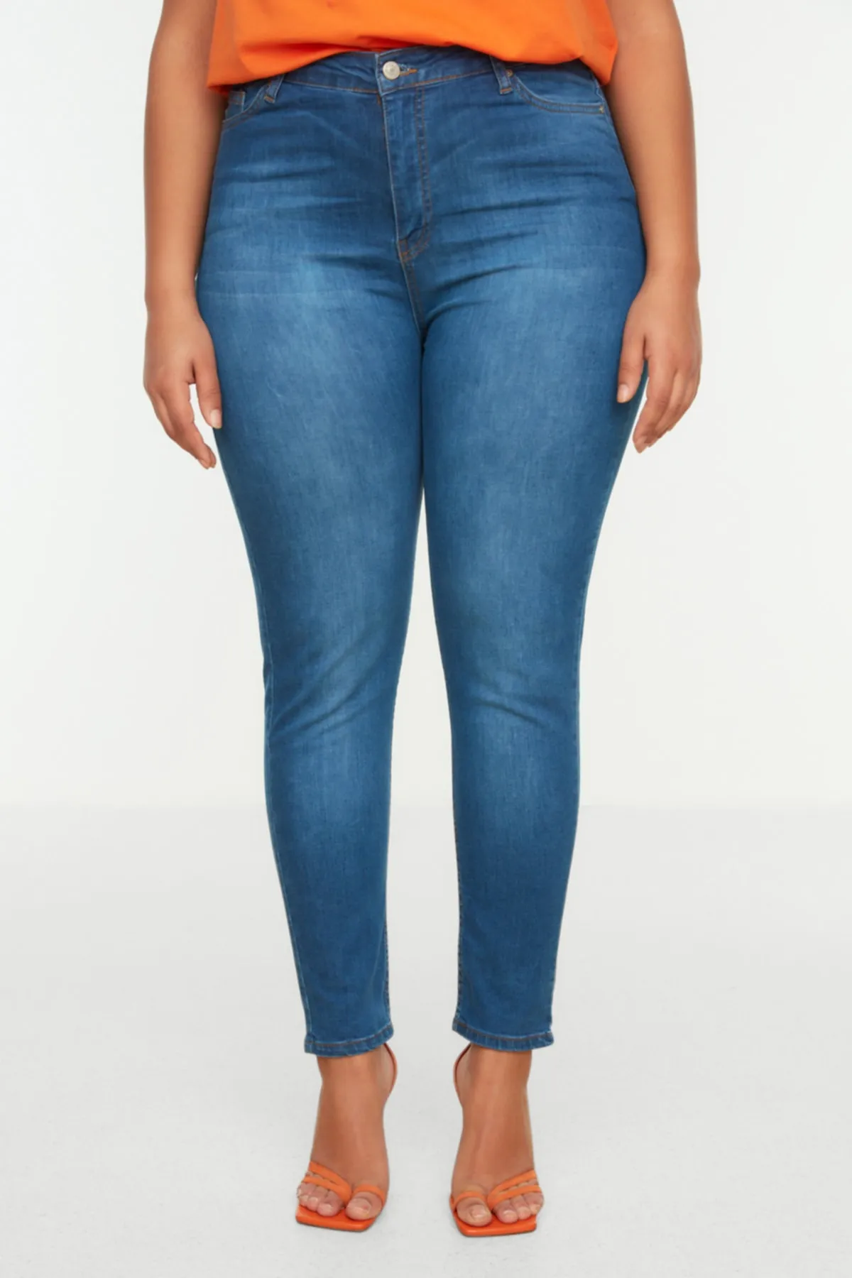 Trendyol Curve  Blaue, hoch taillierte, dehnbare Röhrenjeans TBBSS22JE0040