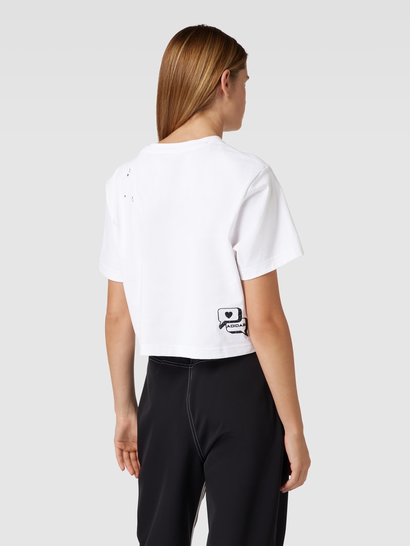 Cropped T-Shirt mit Label-Stitching in weiß