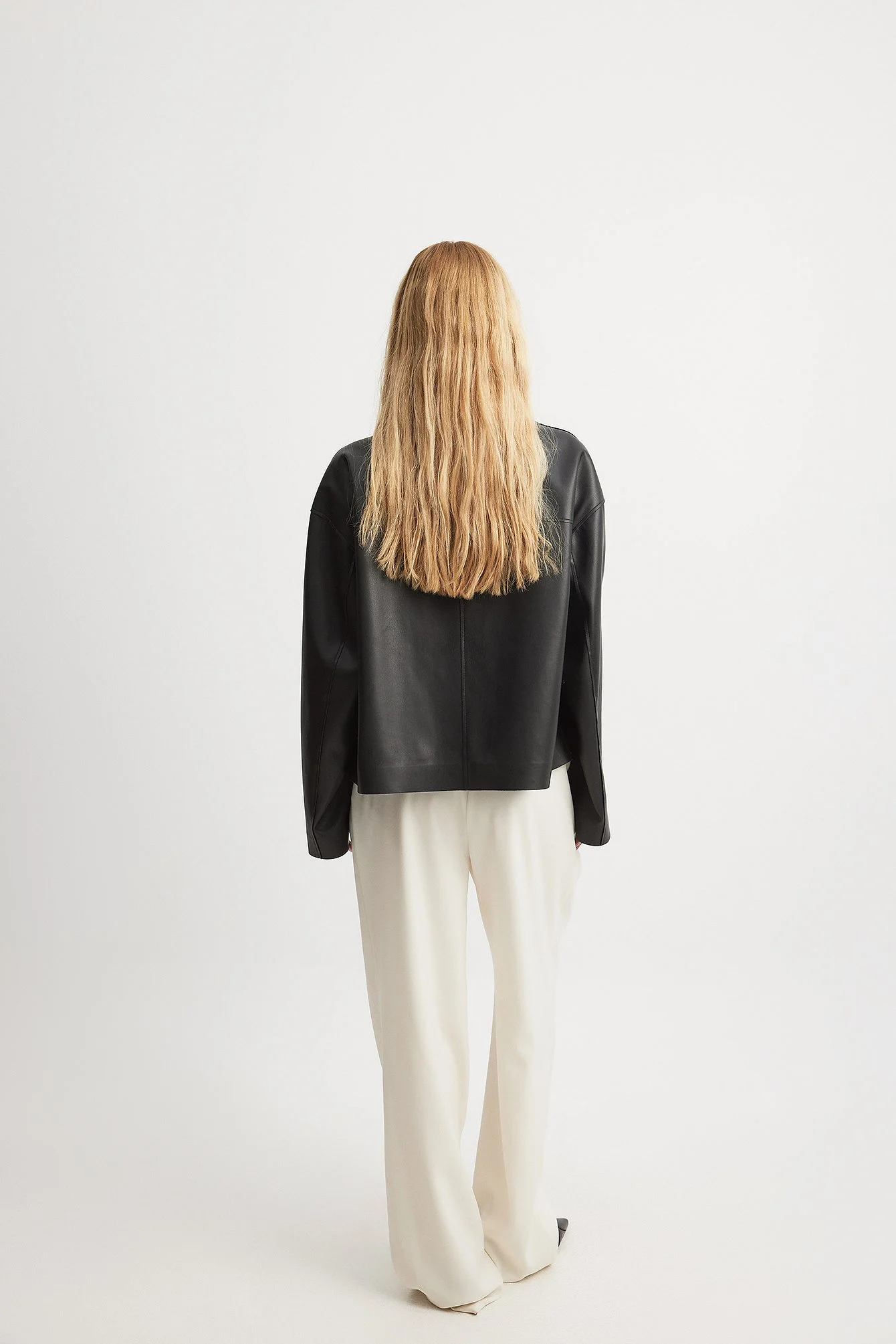 Pu-Jacke mit breitem Kragen