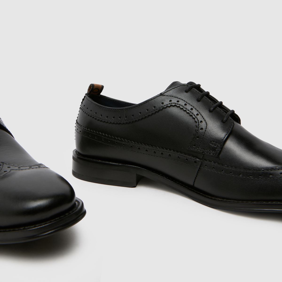 Base London – Svarta havisham brogueskor
