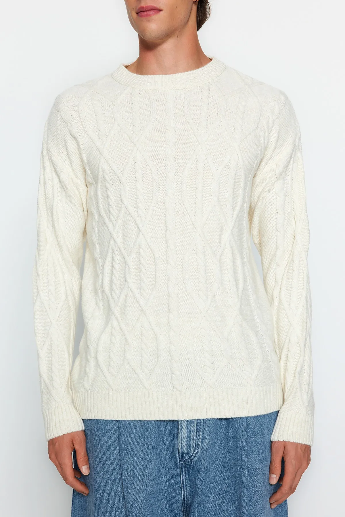 Trendyol Collection  Ecru Unisex Oversize Fit Wide Fit Haarstrickpullover mit Rundhalsausschnitt, weicher Strickpullover TMNAW24KZ00003