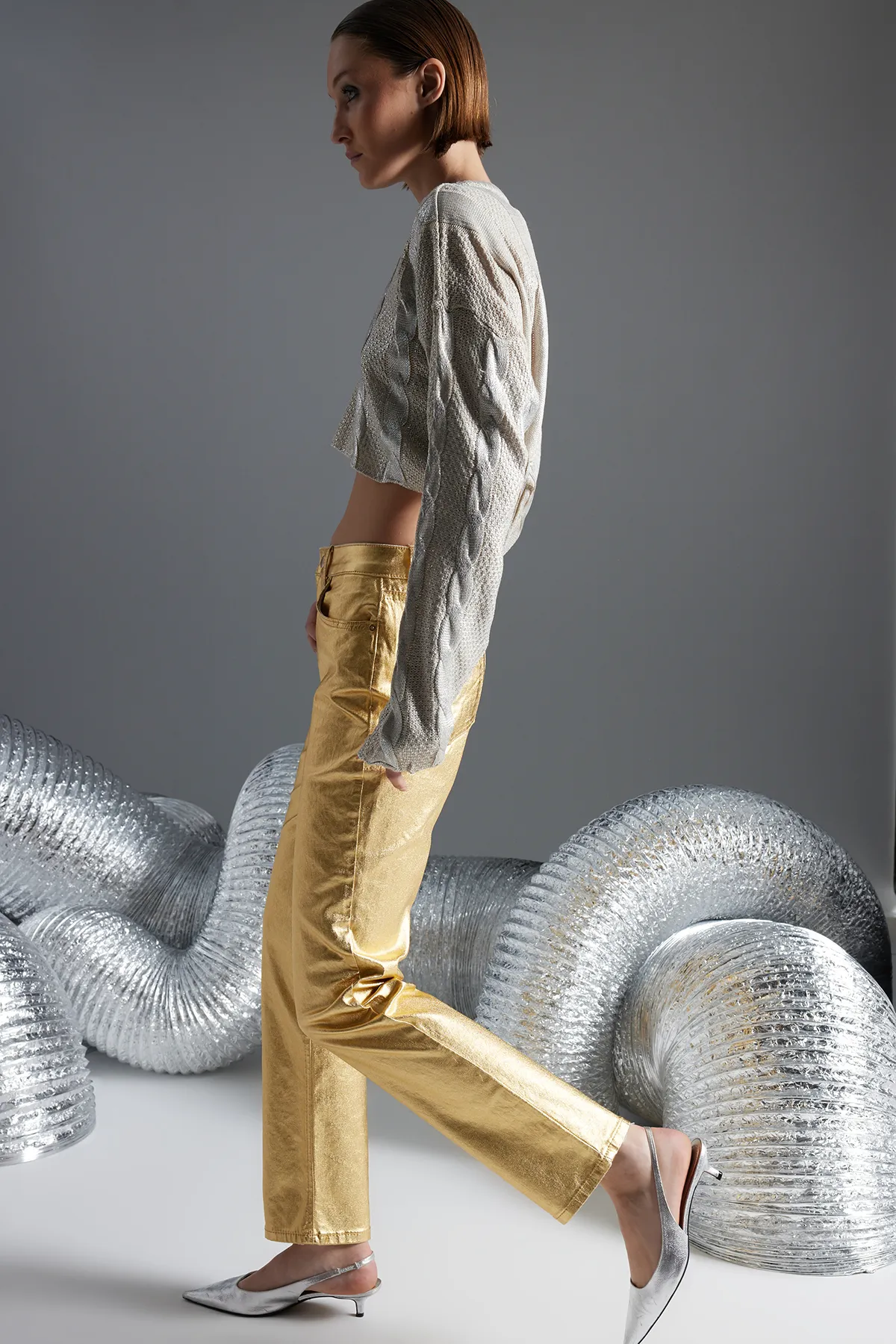 Trendyol Collection  Gerade Jeans mit hoher Taille und glänzendem Metallic-Print in Gold TWOSS23JE00243