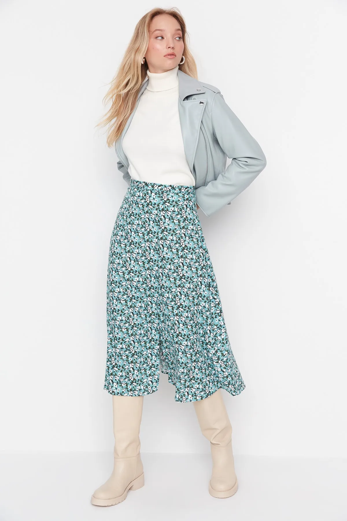 Trendyol Collection  Grüner gewebter Midirock aus Viskosestoff mit Schlitzdetail und Blumenmuster TWOSS20ET0230