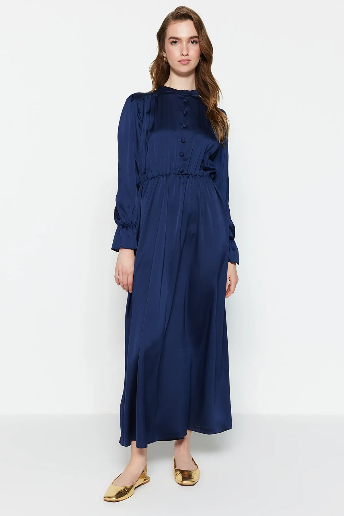 Trendyol Modest  Indigo Brit Detailliertes Satingewebe-Abendkleid TCTSS22EB0090