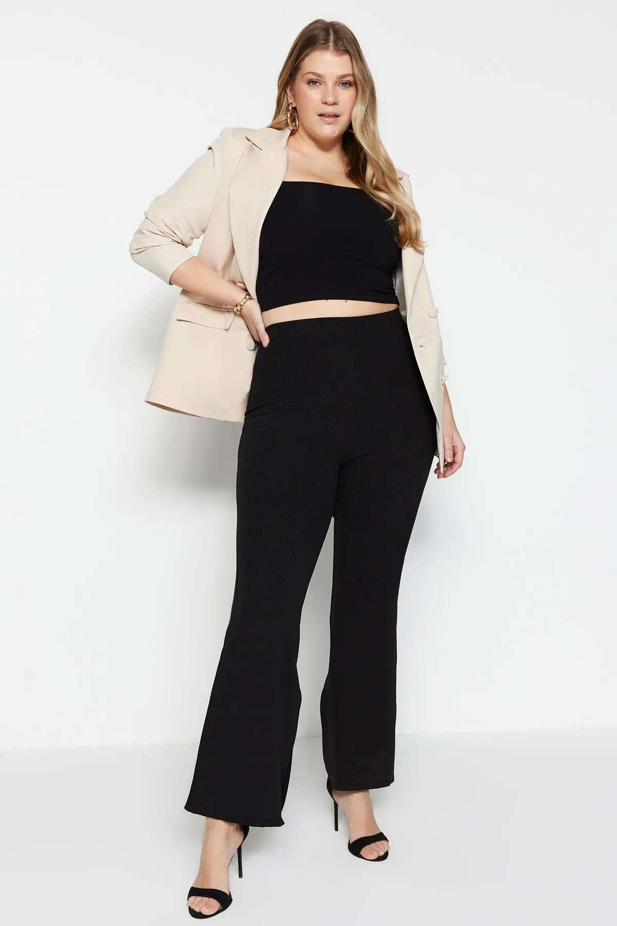 Trendyol Curve  Schwarze spanische Strickhose mit Schlitz TBBAW23AR00030