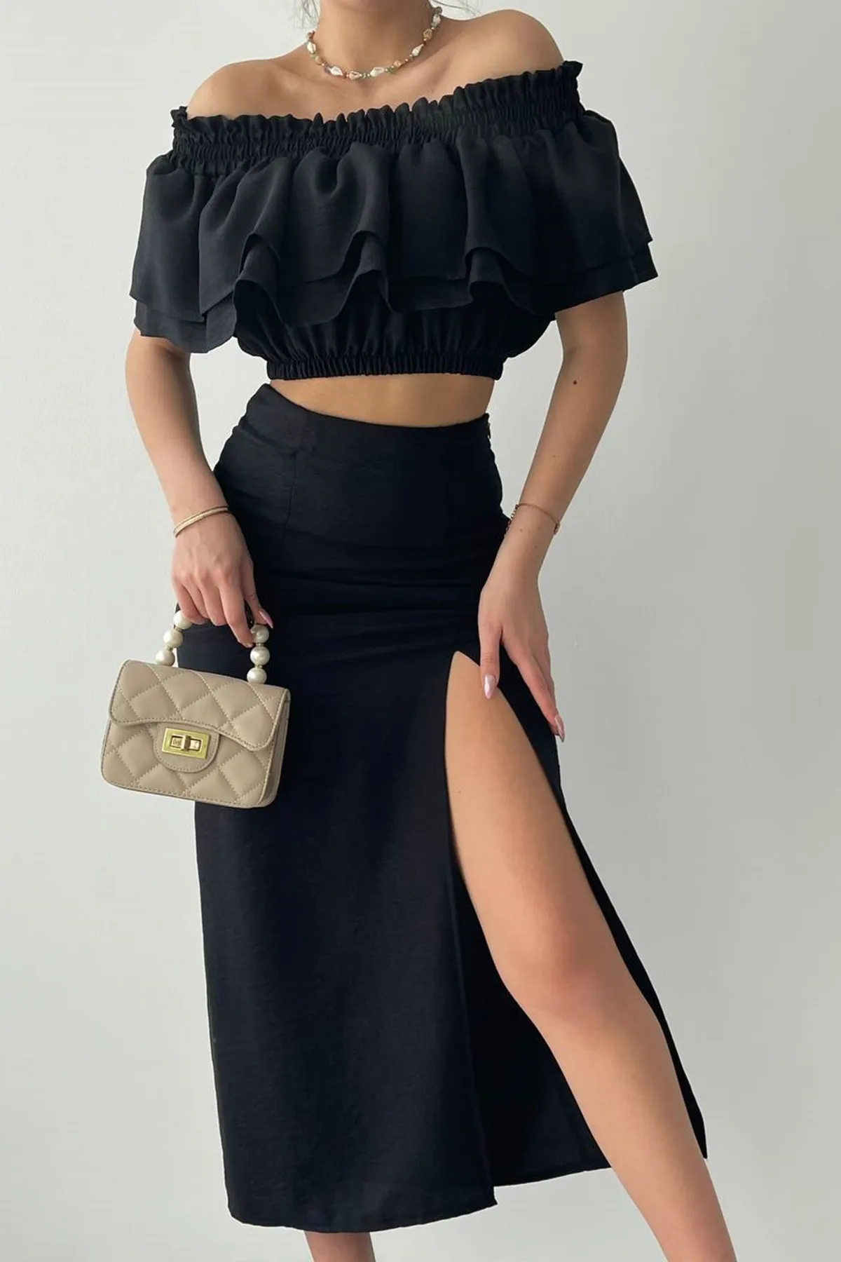 vuvutasarım  Schwarze Rüschenbluse aus Leinenstoff und Midirock mit Schlitzdetail, Doppelset, Design 228