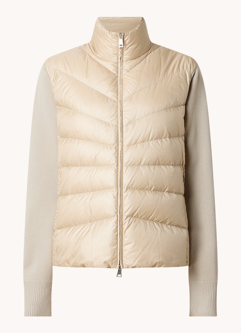 Vestă Moncler confecționată din lână virgină fină cu căptușeală în față și spate.