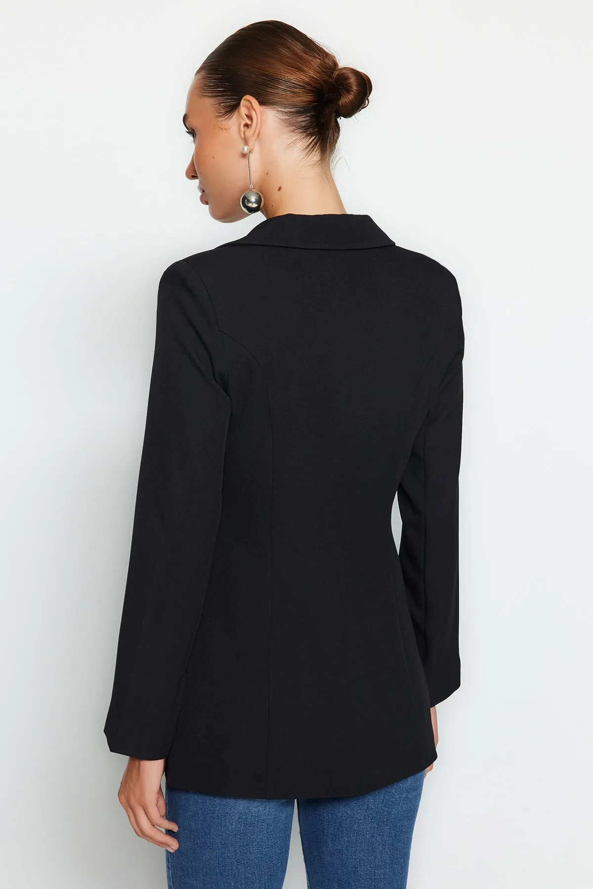 Trendyol Collection  Schwarze taillierte, gefütterte Blazerjacke aus Webstoff TWOAW24BC00047
