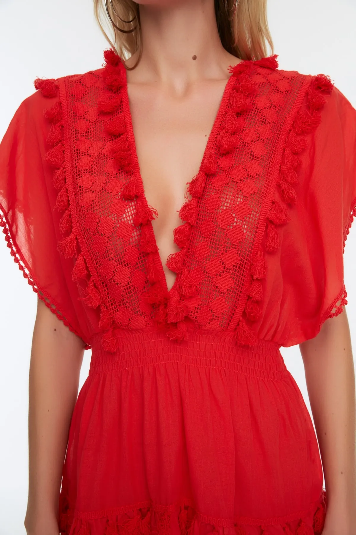 Trendyol Collection  Rotes Mini-Strandkleid aus 100 % Baumwolle mit gewebter Stickerei und detailliertem Detail TBESS21EL1248