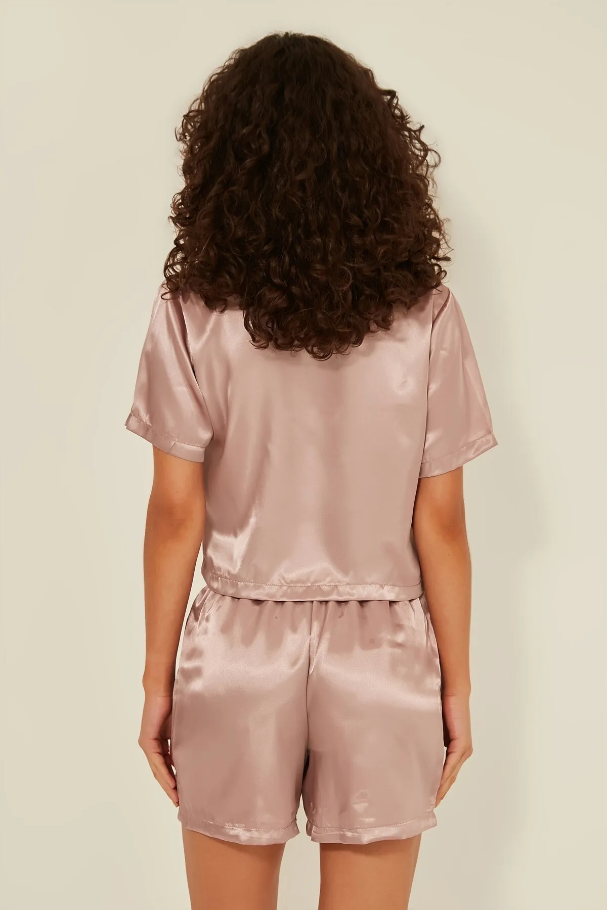 C&City  044 Damen-Satin-Crop-Shirt-Shorts-Set Nerz